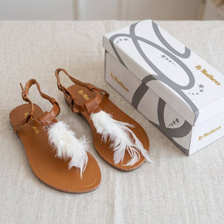 By Musthaves - Damessandalen met veren - Maat & Kleur: assorti